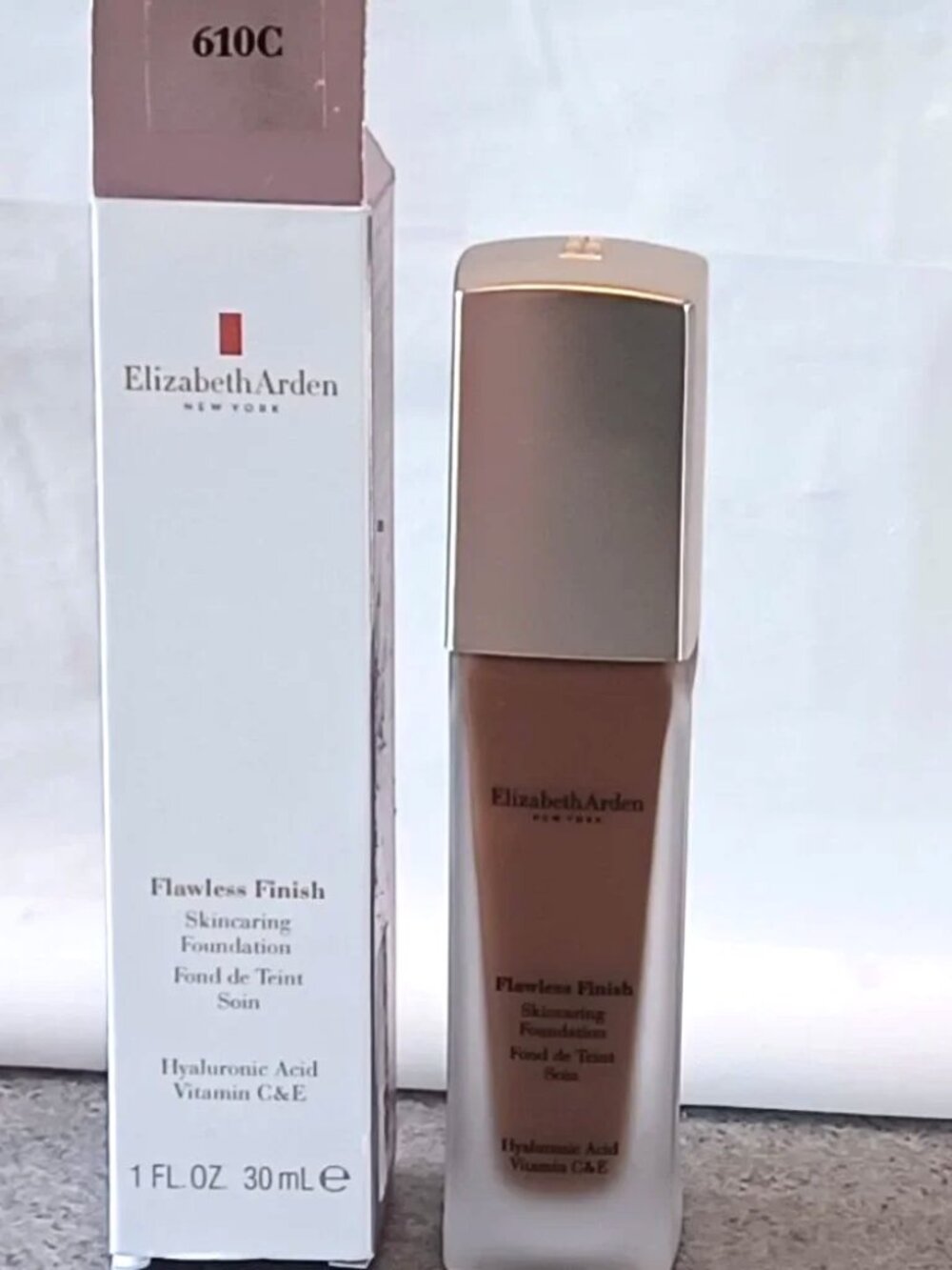 NEW In Box Elizabeth Arden Flawless Finish Skincaring Buildable Foundation 610C